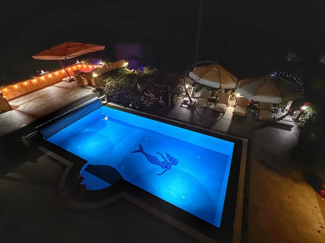 Swimming pool